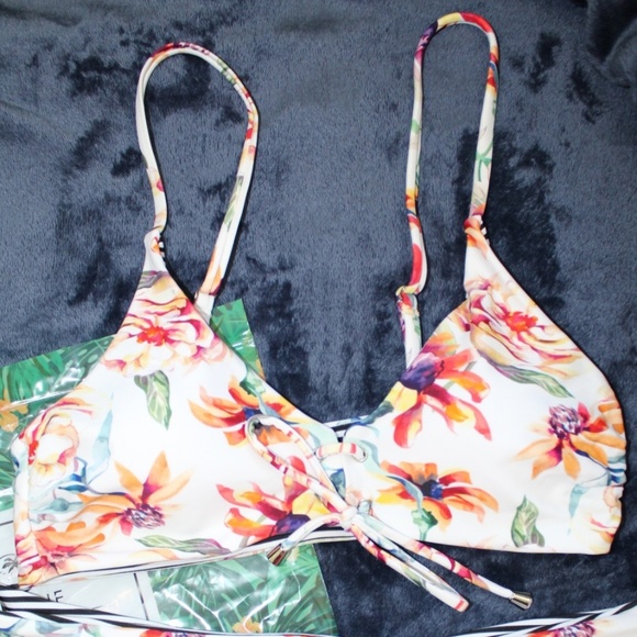 NWT White Floral and Stripes Reversible Bikini - Picture 3 of 7